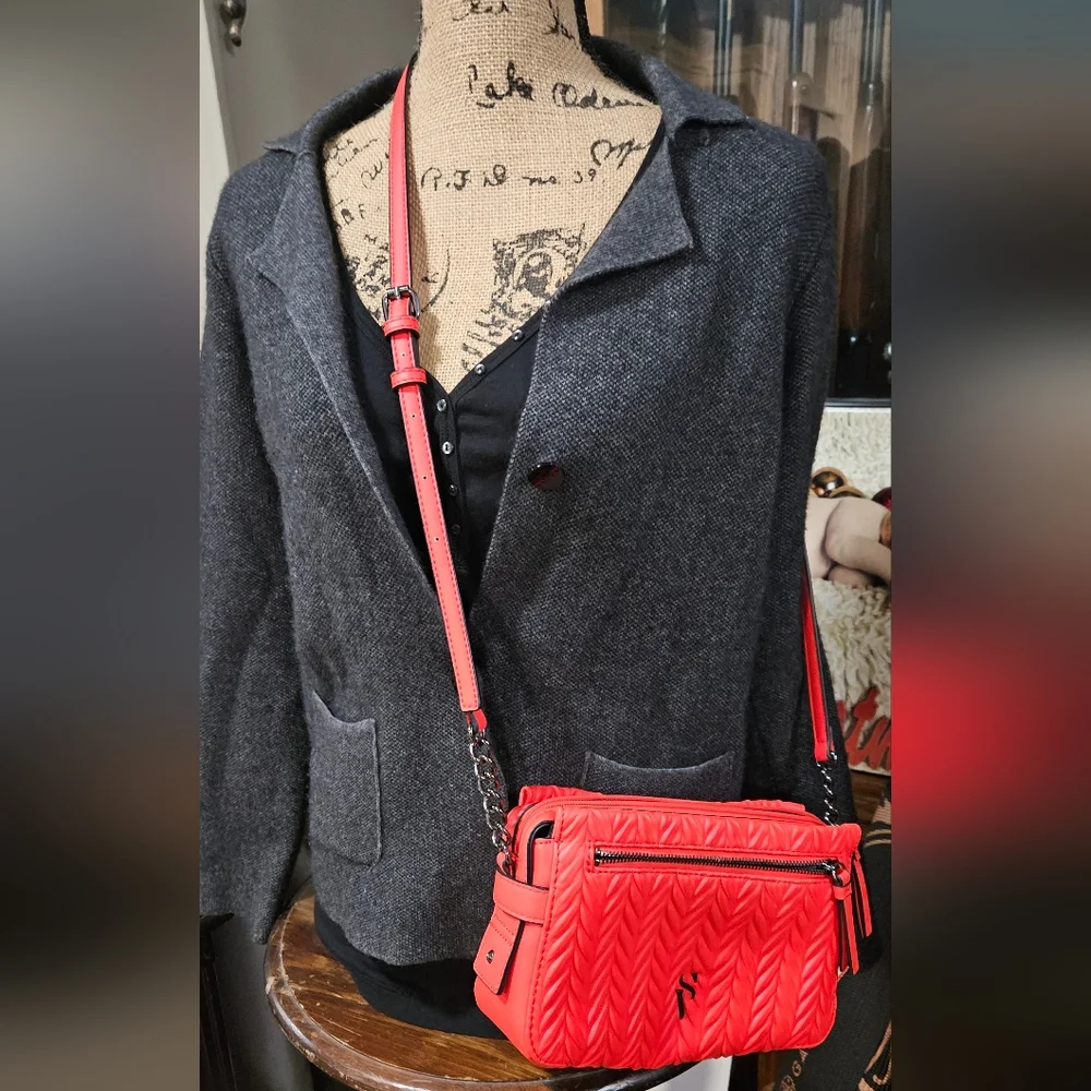 Vera Wang Faux Leather crossbody purse - Picture 2 of 8